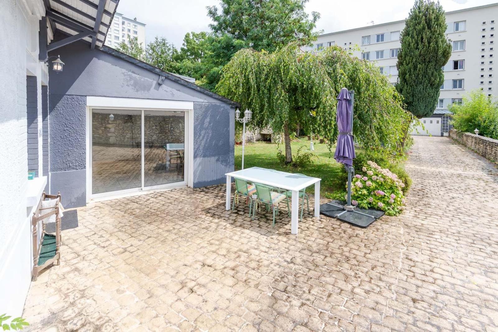 Hotel Le Stalingrad - Saint-Pierre-Des-Corps Esterno foto