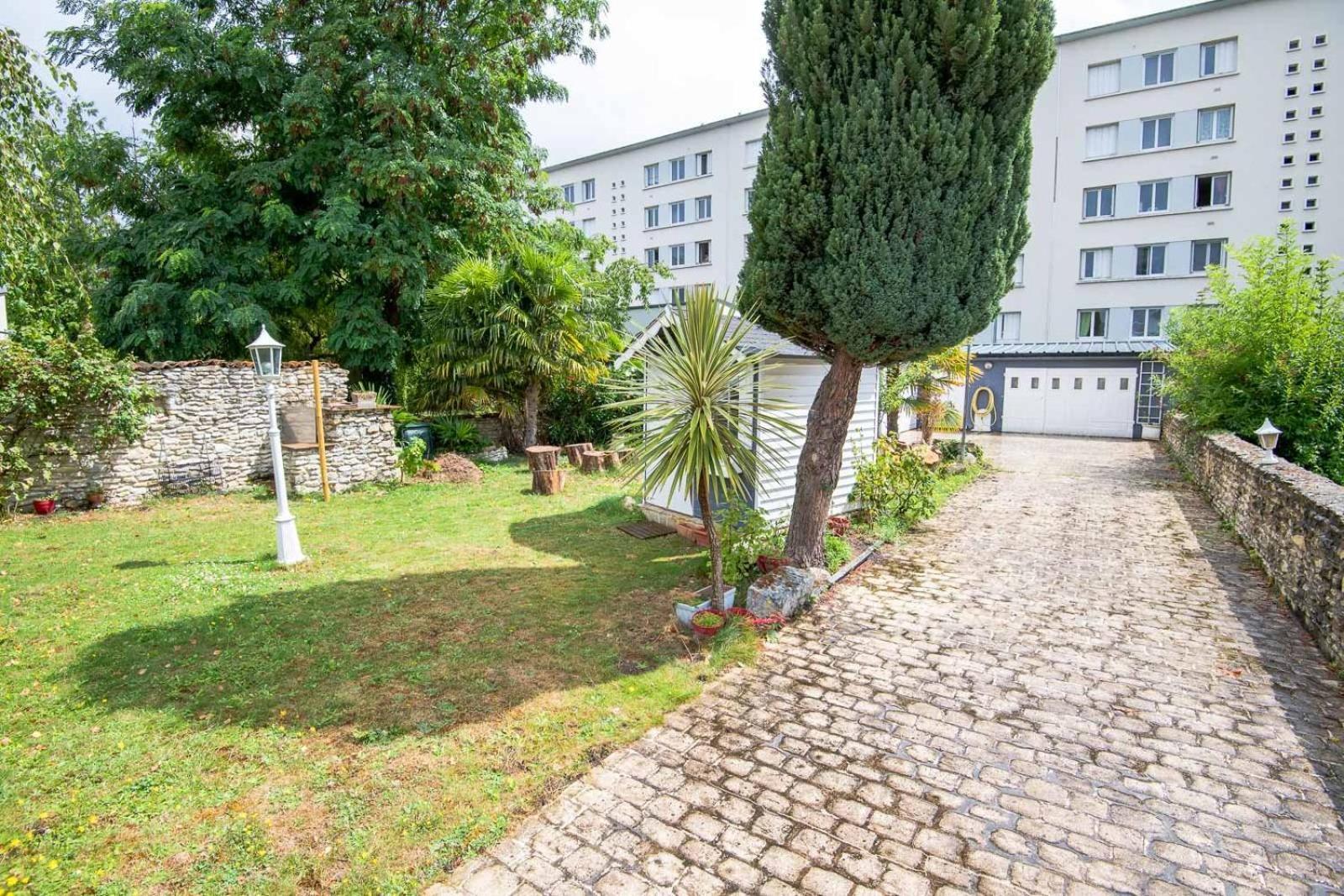 Hotel Le Stalingrad - Saint-Pierre-Des-Corps Esterno foto